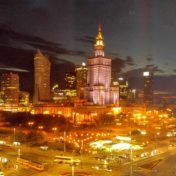 Варшава, столица Польши, страны победивших бесконтактных банковских технологий